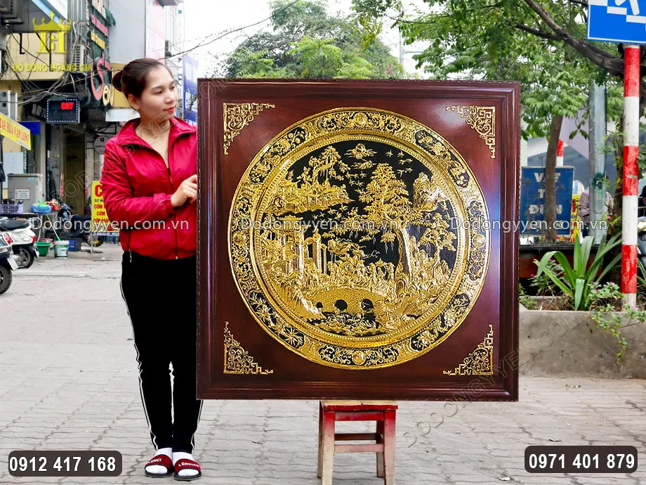 Khung gỗ g&otilde; đỏ được phun phủ b&oacute;ng chống mối mọt
